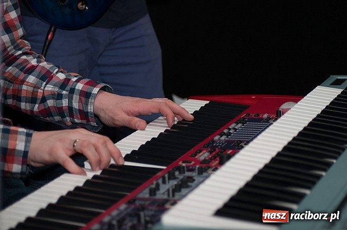 Zdjęcie w galerii na portalu naszraciborz.pl: PomaU na Końcu Świata – hip-hopowo i jazzowo, i wcale nie tak znów pomału wiadomości z regionu