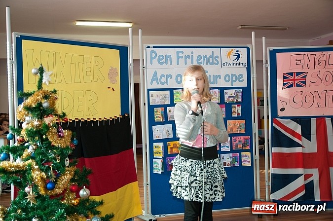 Zdjęcie w galerii na portalu naszraciborz.pl: Świąteczne piosenki w językach coraz mniej obcych w SP 18 wiadomości z regionu