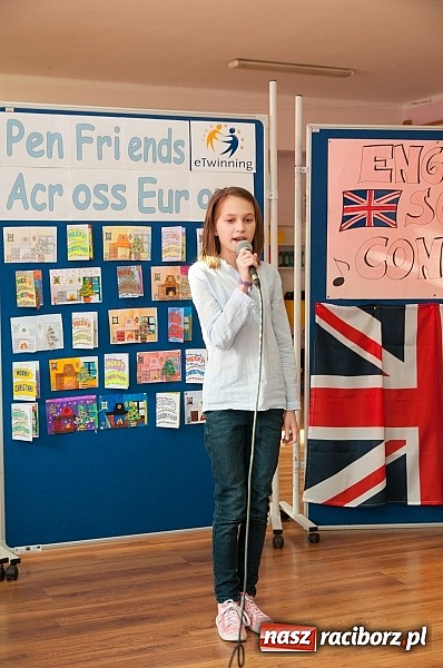 Zdjęcie w galerii na portalu naszraciborz.pl: Świąteczne piosenki w językach coraz mniej obcych w SP 18 wiadomości z regionu