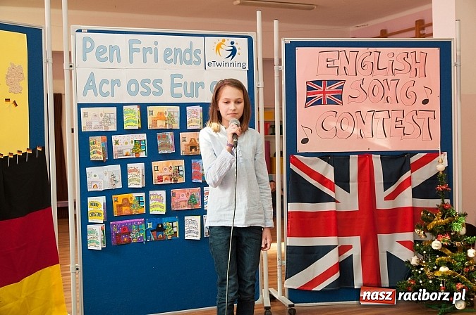 Zdjęcie w galerii na portalu naszraciborz.pl: Świąteczne piosenki w językach coraz mniej obcych w SP 18 wiadomości z regionu