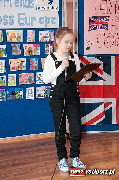 Zdjęcie w galerii na portalu naszraciborz.pl: Świąteczne piosenki w językach coraz mniej obcych w SP 18 wiadomości z regionu