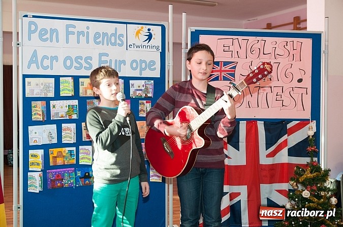 Zdjęcie w galerii na portalu naszraciborz.pl: Świąteczne piosenki w językach coraz mniej obcych w SP 18 wiadomości z regionu