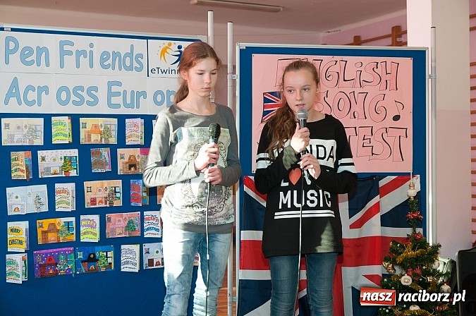 Zdjęcie w galerii na portalu naszraciborz.pl: Świąteczne piosenki w językach coraz mniej obcych w SP 18 wiadomości z regionu
