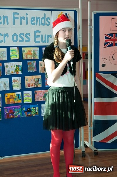 Zdjęcie w galerii na portalu naszraciborz.pl: Świąteczne piosenki w językach coraz mniej obcych w SP 18 wiadomości z regionu