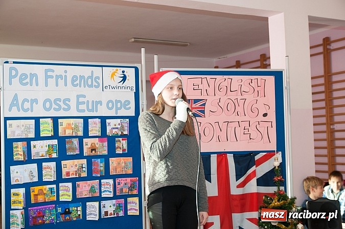 Zdjęcie w galerii na portalu naszraciborz.pl: Świąteczne piosenki w językach coraz mniej obcych w SP 18 wiadomości z regionu