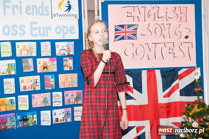 Zdjęcie w galerii na portalu naszraciborz.pl: Świąteczne piosenki w językach coraz mniej obcych w SP 18 wiadomości z regionu