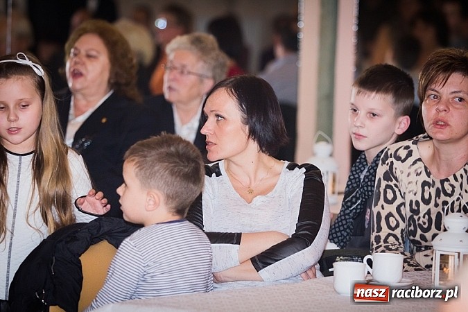 Zdjęcie w galerii na portalu naszraciborz.pl: Wsp&oacute;lne kolędowanie w Krzanowicach wiadomości z regionu