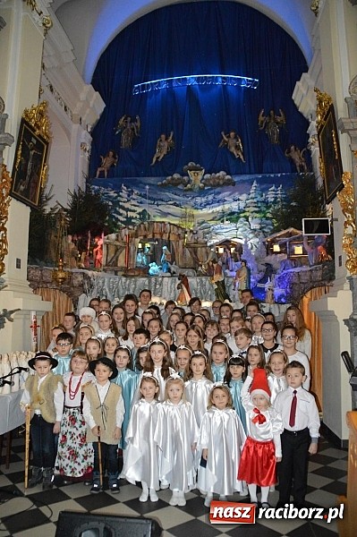 Zdjęcie w galerii na portalu naszraciborz.pl: Kolędowanie przy żłóbku w Tworkowie wiadomości z regionu