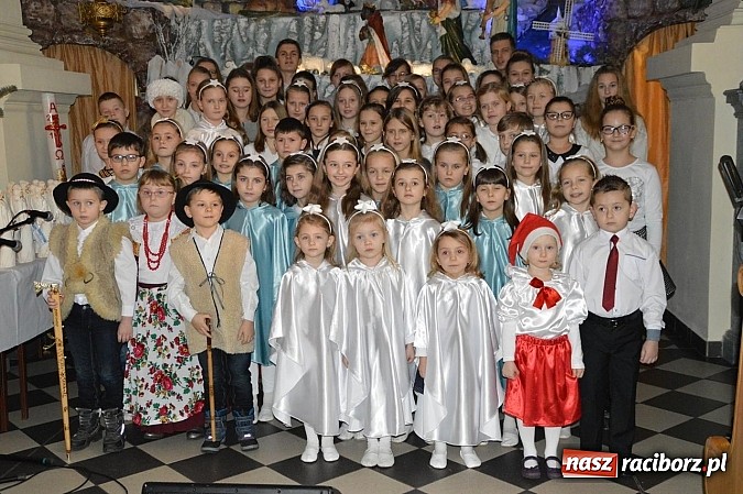 Zdjęcie w galerii na portalu naszraciborz.pl: Kolędowanie przy żłóbku w Tworkowie wiadomości z regionu