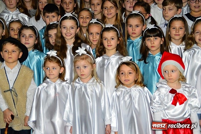 Zdjęcie w galerii na portalu naszraciborz.pl: Kolędowanie przy żłóbku w Tworkowie wiadomości z regionu
