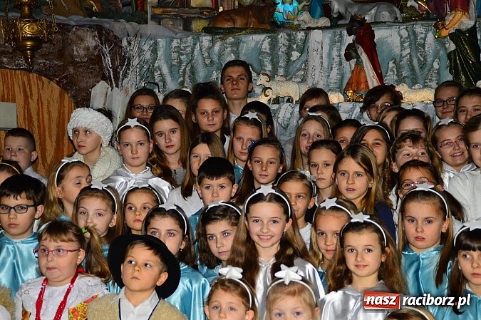 Zdjęcie w galerii na portalu naszraciborz.pl: Kolędowanie przy żłóbku w Tworkowie wiadomości z regionu