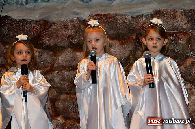 Zdjęcie w galerii na portalu naszraciborz.pl: Kolędowanie przy żłóbku w Tworkowie wiadomości z regionu