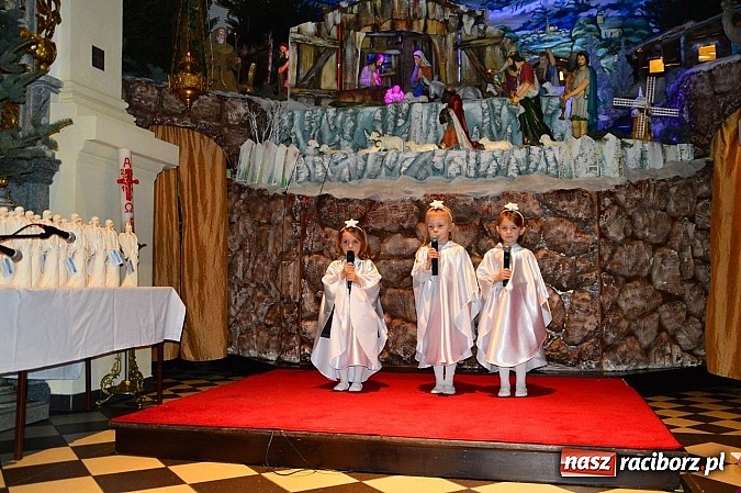 Zdjęcie w galerii na portalu naszraciborz.pl: Kolędowanie przy żłóbku w Tworkowie wiadomości z regionu