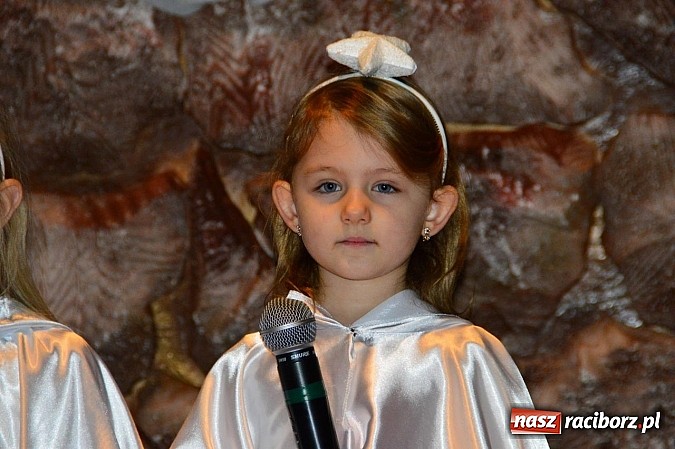 Zdjęcie w galerii na portalu naszraciborz.pl: Kolędowanie przy żłóbku w Tworkowie wiadomości z regionu