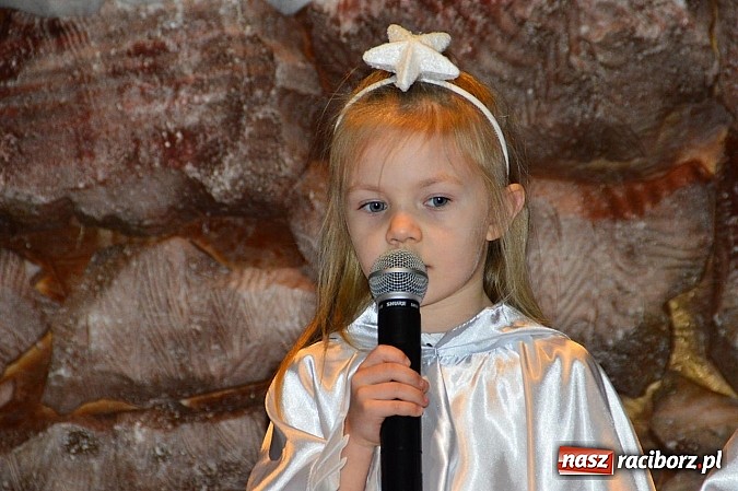 Zdjęcie w galerii na portalu naszraciborz.pl: Kolędowanie przy żłóbku w Tworkowie wiadomości z regionu