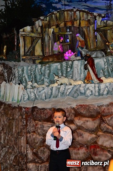 Zdjęcie w galerii na portalu naszraciborz.pl: Kolędowanie przy żłóbku w Tworkowie wiadomości z regionu