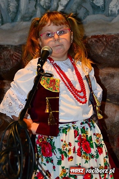 Zdjęcie w galerii na portalu naszraciborz.pl: Kolędowanie przy żłóbku w Tworkowie wiadomości z regionu