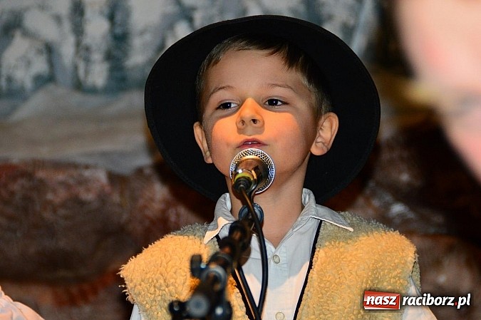 Zdjęcie w galerii na portalu naszraciborz.pl: Kolędowanie przy żłóbku w Tworkowie wiadomości z regionu