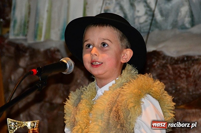 Zdjęcie w galerii na portalu naszraciborz.pl: Kolędowanie przy żłóbku w Tworkowie wiadomości z regionu