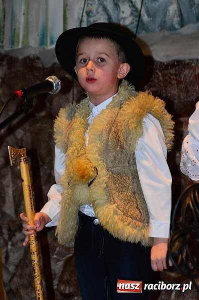 Zdjęcie w galerii na portalu naszraciborz.pl: Kolędowanie przy żłóbku w Tworkowie wiadomości z regionu