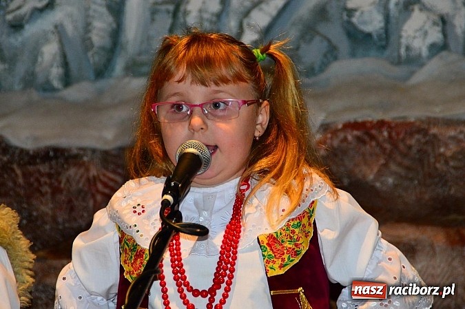 Zdjęcie w galerii na portalu naszraciborz.pl: Kolędowanie przy żłóbku w Tworkowie wiadomości z regionu