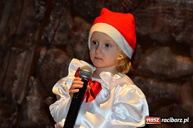 Zdjęcie w galerii na portalu naszraciborz.pl: Kolędowanie przy żłóbku w Tworkowie wiadomości z regionu