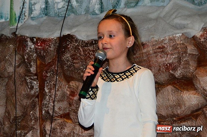 Zdjęcie w galerii na portalu naszraciborz.pl: Kolędowanie przy żłóbku w Tworkowie wiadomości z regionu