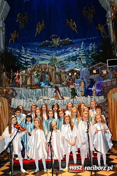 Zdjęcie w galerii na portalu naszraciborz.pl: Kolędowanie przy żłóbku w Tworkowie wiadomości z regionu