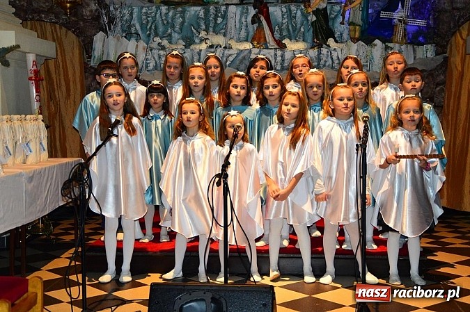 Zdjęcie w galerii na portalu naszraciborz.pl: Kolędowanie przy żłóbku w Tworkowie wiadomości z regionu