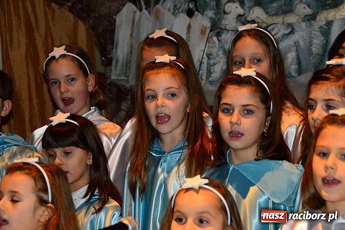 Zdjęcie w galerii na portalu naszraciborz.pl: Kolędowanie przy żłóbku w Tworkowie wiadomości z regionu