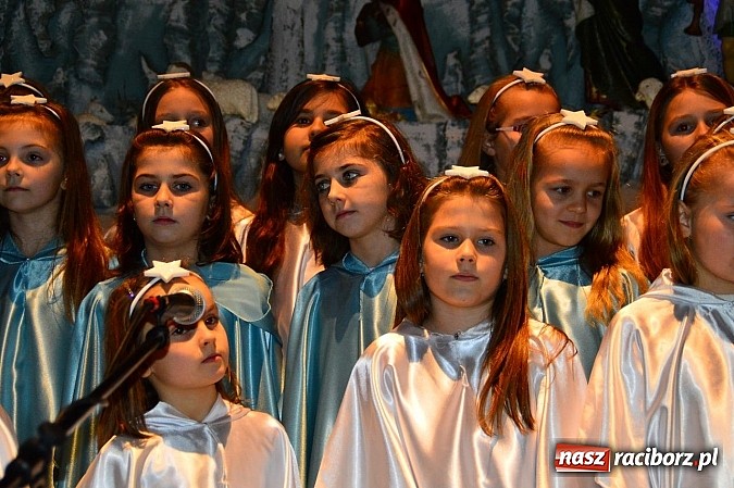 Zdjęcie w galerii na portalu naszraciborz.pl: Kolędowanie przy żłóbku w Tworkowie wiadomości z regionu