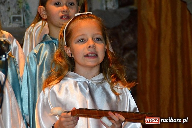 Zdjęcie w galerii na portalu naszraciborz.pl: Kolędowanie przy żłóbku w Tworkowie wiadomości z regionu