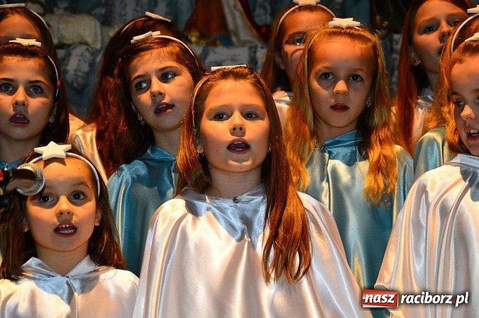 Zdjęcie w galerii na portalu naszraciborz.pl: Kolędowanie przy żłóbku w Tworkowie wiadomości z regionu