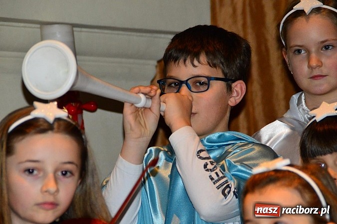 Zdjęcie w galerii na portalu naszraciborz.pl: Kolędowanie przy żłóbku w Tworkowie wiadomości z regionu