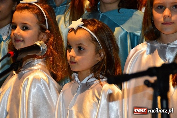 Zdjęcie w galerii na portalu naszraciborz.pl: Kolędowanie przy żłóbku w Tworkowie wiadomości z regionu