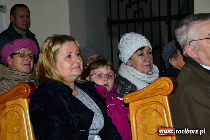 Zdjęcie w galerii na portalu naszraciborz.pl: Kolędowanie przy żłóbku w Tworkowie wiadomości z regionu