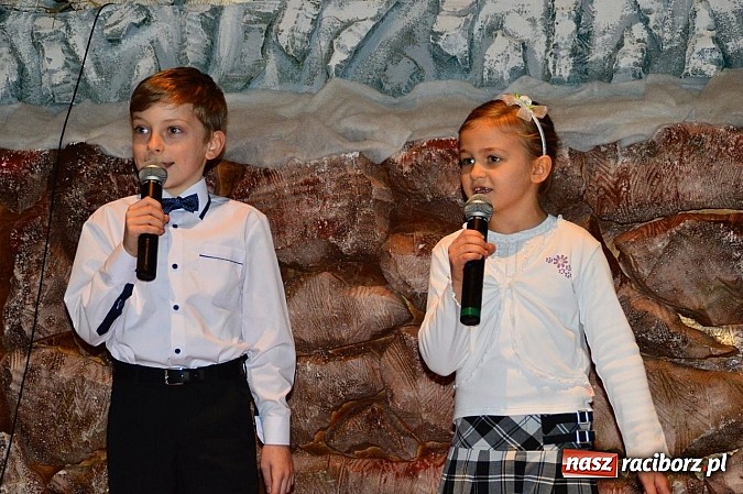 Zdjęcie w galerii na portalu naszraciborz.pl: Kolędowanie przy żłóbku w Tworkowie wiadomości z regionu