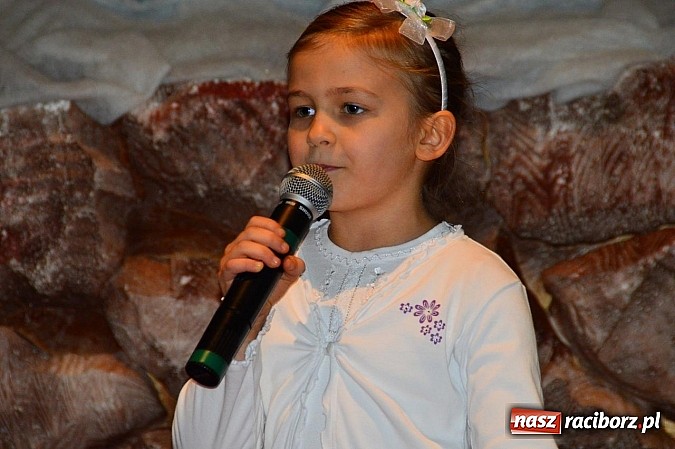 Zdjęcie w galerii na portalu naszraciborz.pl: Kolędowanie przy żłóbku w Tworkowie wiadomości z regionu