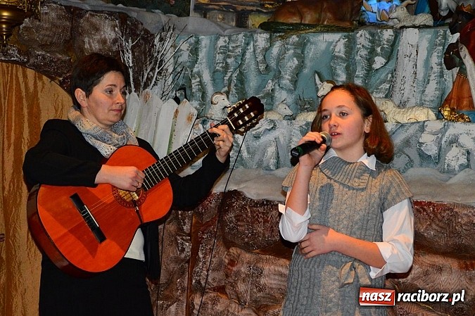 Zdjęcie w galerii na portalu naszraciborz.pl: Kolędowanie przy żłóbku w Tworkowie wiadomości z regionu