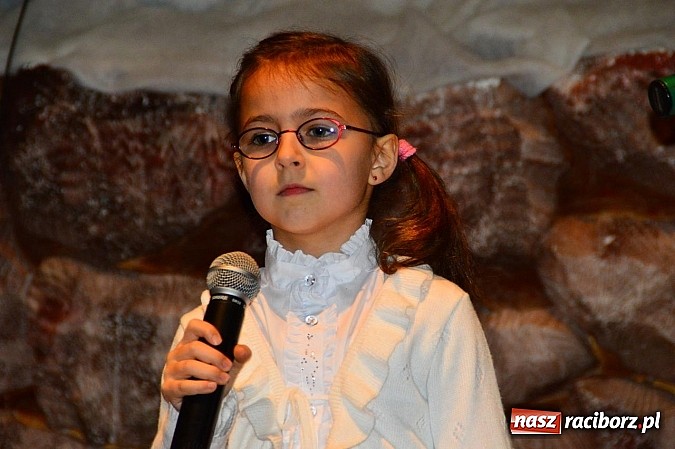 Zdjęcie w galerii na portalu naszraciborz.pl: Kolędowanie przy żłóbku w Tworkowie wiadomości z regionu