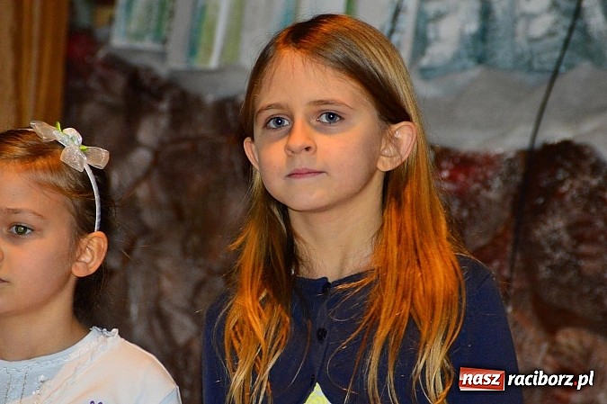Zdjęcie w galerii na portalu naszraciborz.pl: Kolędowanie przy żłóbku w Tworkowie wiadomości z regionu