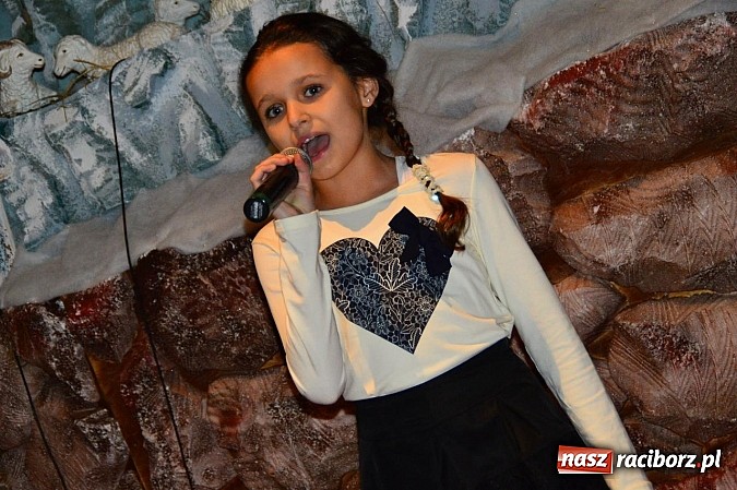 Zdjęcie w galerii na portalu naszraciborz.pl: Kolędowanie przy żłóbku w Tworkowie wiadomości z regionu