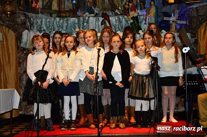 Zdjęcie w galerii na portalu naszraciborz.pl: Kolędowanie przy żłóbku w Tworkowie wiadomości z regionu