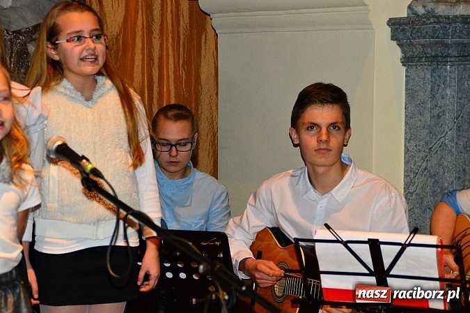 Zdjęcie w galerii na portalu naszraciborz.pl: Kolędowanie przy żłóbku w Tworkowie wiadomości z regionu