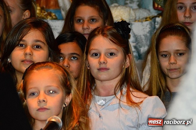 Zdjęcie w galerii na portalu naszraciborz.pl: Kolędowanie przy żłóbku w Tworkowie wiadomości z regionu