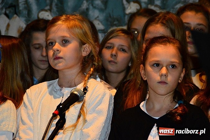 Zdjęcie w galerii na portalu naszraciborz.pl: Kolędowanie przy żłóbku w Tworkowie wiadomości z regionu