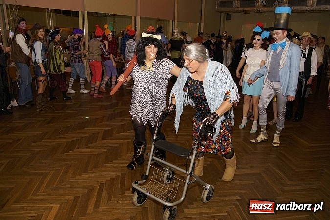 Zdjęcie w galerii na portalu naszraciborz.pl: Doroczny bal w Krzanowicach. Zobacz w galerii tegoroczne pomysły na przebranie! wiadomości z regionu