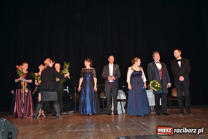 Zdjęcie w galerii na portalu naszraciborz.pl: Operetkowe qui pro quo w Kuźni Raciborskiej. I co dalej? wiadomości z regionu