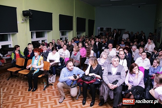 Zdjęcie w galerii na portalu naszraciborz.pl: Dzień Babci i Dziadka - barwne występy w MDK wiadomości z regionu