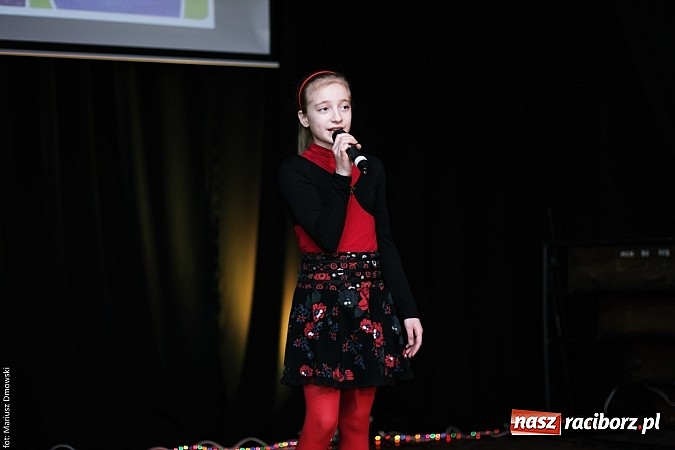 Zdjęcie w galerii na portalu naszraciborz.pl: Dzień Babci i Dziadka - barwne występy w MDK wiadomości z regionu